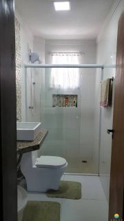 Lindo sobrado espaçoso aprox. 550m da Praia com 4 quartos e 5 vagas de garagem em Penha/SC. Ref. 357