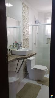 Lindo sobrado espaçoso aprox. 550m da Praia com 4 quartos e 5 vagas de garagem em Penha/SC. Ref. 357