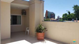 Lindo sobrado espaçoso aprox. 550m da Praia com 4 quartos e 5 vagas de garagem em Penha/SC. Ref. 357