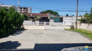 Lindo sobrado espaçoso aprox. 550m da Praia com 4 quartos e 5 vagas de garagem em Penha/SC. Ref. 357