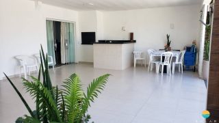 Lindo sobrado espaçoso aprox. 550m da Praia com 4 quartos e 5 vagas de garagem em Penha/SC. Ref. 357