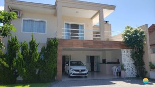 Lindo sobrado espaçoso aprox. 550m da Praia com 4 quartos e 5 vagas de garagem em Penha/SC. Ref. 357