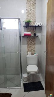 Casa à venda com um terreno de 1.226,78m² em Penha, com 01 casa contendo 02 dormitórios e garagem coberta para 3 carros. Ref 300