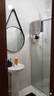 Casa à venda com um terreno de 1.226,78m² em Penha, com 01 casa contendo 02 dormitórios e garagem coberta para 3 carros. Ref 300