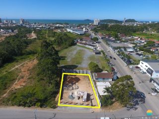 Terreno comercial 816m² em Balneário de Piçarras. Ref. 332