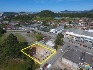 Terreno comercial 816m² em Balneário de Piçarras. Ref. 332