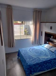 Casa geminada semi-mobiliada para vender aprox. 700m da Praia de Armação do Itapocory em Penha. Ref 347