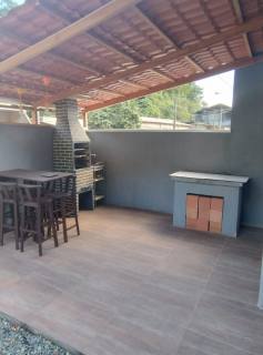 Casa geminada semi-mobiliada para vender aprox. 700m da Praia de Armação do Itapocory em Penha. Ref 347