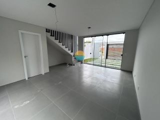 Sobrado Para Vender com 2 suítes no bairro Praia da Armação em Penha - SC. Ref. 356