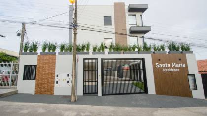 Apartamento com 3 dormitórios, sendo 1 suíte com 02 vagas de garagem a 160m da praia. Ref. 358