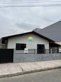 Casa Para Vender com 4 quartos sendo 1 suíte, no bairro Praia da Armação ao lado do Beto Carrero World em Penha - SC. Ref. 387