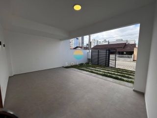 Imperdível sobrado de 136m² com 3 dormitórios no bairro Itacolomi em Balneário Piçarras. Ref. 391