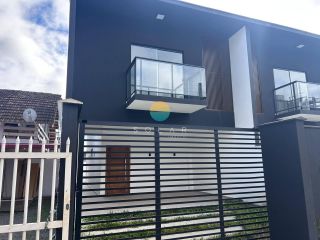 Imperdível sobrado de 136m² com 3 dormitórios no bairro Itacolomi em Balneário Piçarras. Ref. 391