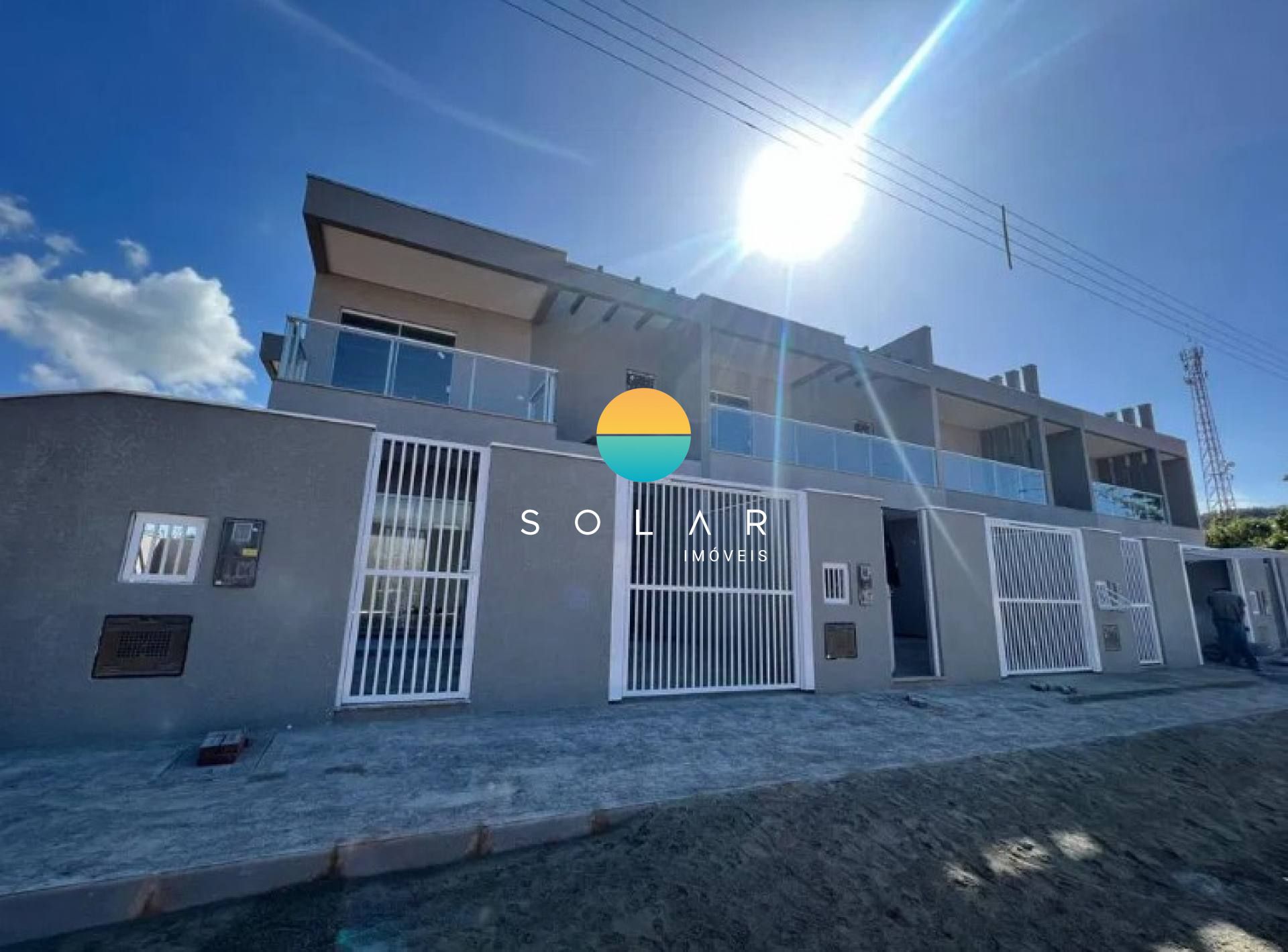 Sobrado para venda com 03 dormitórios sendo 01 suíte, a poucos metros da praia do Grant em Itajuba - Barra Velha. Ref. 392