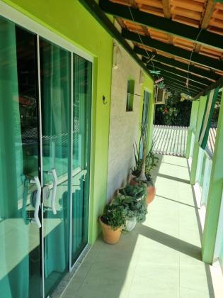 Pousada à venda na Baia de Armação do Itapocoroy. REF. 394