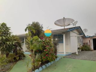 Casa à venda com 2 suítes em um terreno de 525m² em Balneário Piçarras. Ref. 400