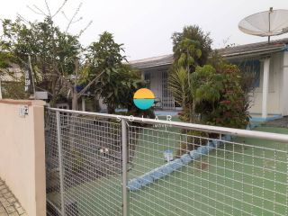 Casa à venda com 2 suítes em um terreno de 525m² em Balneário Piçarras. Ref. 400