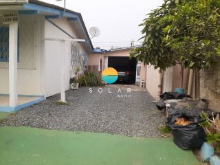 Casa à venda com 2 suítes em um terreno de 525m² em Balneário Piçarras. Ref. 400