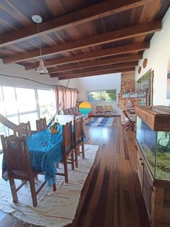 Casa à venda à aprox. 100m da Praia Grande com vista deslumbrante para o mar e loft com acesso individual! Ref. 401