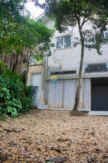 Casa à venda à aprox. 100m da Praia Grande com vista deslumbrante para o mar e loft com acesso individual! Ref. 401