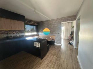 Excelente sobrado com 3 dormitórios e 02 salas comerciais em uma das principais ruas de Penha - SC. Ref. 418