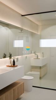 Sobrado amplo com 3 dormitórios e 02 vagas de garagem aprox. 170m do Mar no Centro de Penha-SC. Ref. Ref. 434