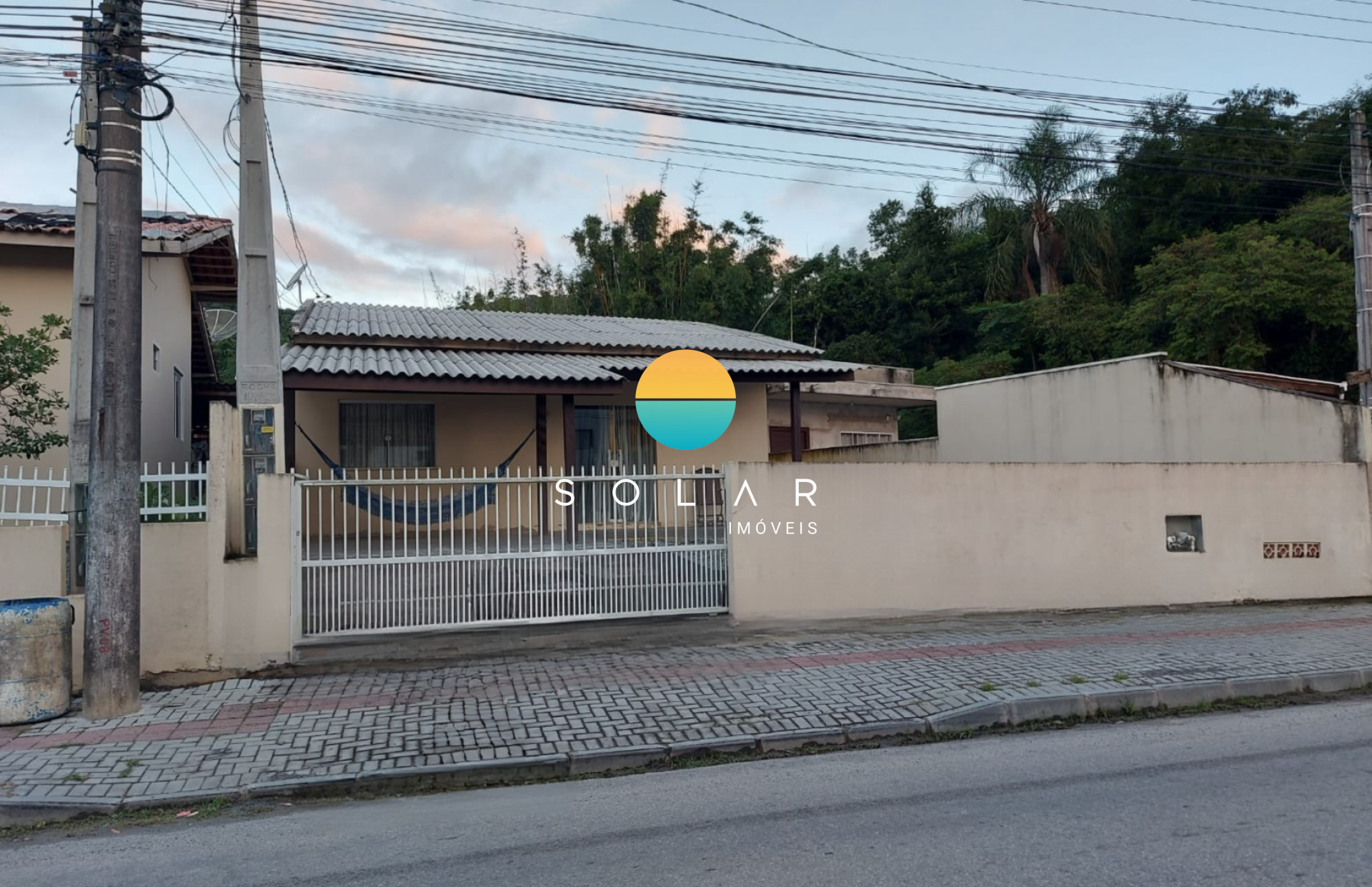 Casa Exclusiva em Terreno de 322m² a Poucos Metros da Praia e do Beto Carrero. Ref. 436