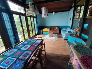 Casa Com Vista Ampla Para o Mar à Venda, com 3 dormitórios em um terreno de 980m², a aprox. 280m da Praia Grande em Penha/SC. Ref. 442