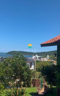 Casa Com Vista Ampla Para o Mar à Venda, com 3 dormitórios em um terreno de 980m², a aprox. 280m da Praia Grande em Penha/SC. Ref. 442