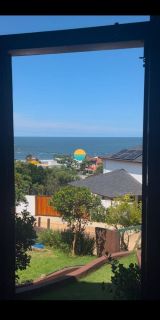 Casa Com Vista Ampla Para o Mar à Venda, com 3 dormitórios em um terreno de 980m², a aprox. 280m da Praia Grande em Penha/SC. Ref. 442
