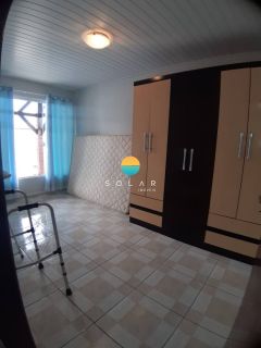 Casa à venda com piscina, com 03 dormitórios sendo 01 suíte, aprox. 1 km da praia de Armação em Penha/SC. Ref. 452