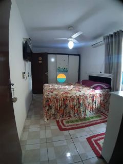 Casa à venda com piscina, com 03 dormitórios sendo 01 suíte, aprox. 1 km da praia de Armação em Penha/SC. Ref. 452