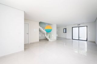 Sobrado novo com 200,50m² à venda, com 3 suítes e aprox. 200m da Praia da Armação Itaporocoy em Penha/SC. Ref. 454