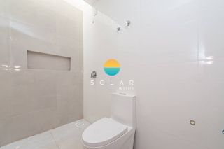 Sobrado novo com 200,50m² à venda, com 3 suítes e aprox. 200m da Praia da Armação Itaporocoy em Penha/SC. Ref. 454