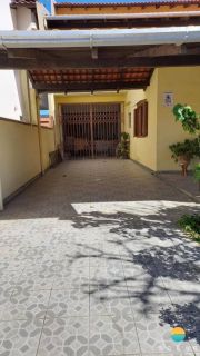 Excelente Sobrado com 4 dormitórios a 300m da Praia Alegre em Penha/SC. Ref. 461