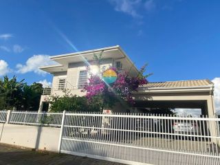 Casa Mobiliada a 200m da praia, com 4 suítes na Praia Grande em Penha /SC. Ref.476