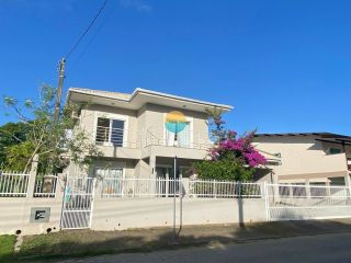 Casa Mobiliada a 200m da praia, com 4 suítes na Praia Grande em Penha /SC. Ref.476