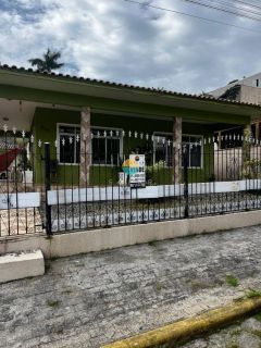 Seu Lar a 200m da Praia da Armação do Itapocoroy – 130m², Perto de Creche, Praça, Mercado e Praias! Ref.485