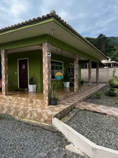 Seu Lar a 200m da Praia da Armação do Itapocoroy – 130m², Perto de Creche, Praça, Mercado e Praias! Ref.485