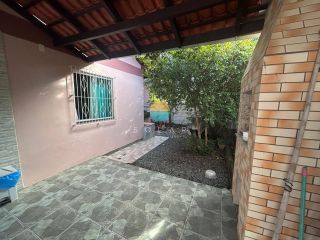 Casa à venda com terreno surpreendente mais Kitinete de 25m² no Centro de Penha/SC. Ref.498