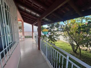 Casa à venda com terreno surpreendente mais Kitinete de 25m² no Centro de Penha/SC. Ref.498