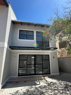 Sobrados à venda com 2 Dormitórios a 70m da Praia da Armação, Penha/SC. Ref.495