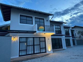 Sobrados à venda com 2 Dormitórios a 70m da Praia da Armação, Penha/SC. Ref.495