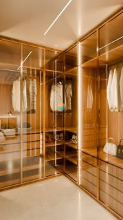 Sobrados Imponentes, Acabamento de Alto Padrão e Localização Estratégica, no bairro Centro em Penha/SC. Ref.496