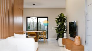 Sobrados Imponentes, Acabamento de Alto Padrão e Localização Estratégica, no bairro Centro em Penha/SC. Ref.496