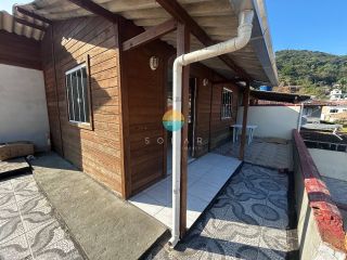 Casa principal mais duas casas! Oportunidade de renda extra! na Armação em Penha /SC. Ref.504