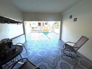 Casa principal mais duas casas! Oportunidade de renda extra! na Armação em Penha /SC. Ref.504