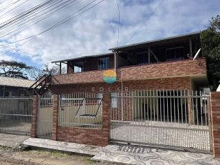 Casa principal mais duas casas! Oportunidade de renda extra! na Armação em Penha /SC. Ref.504