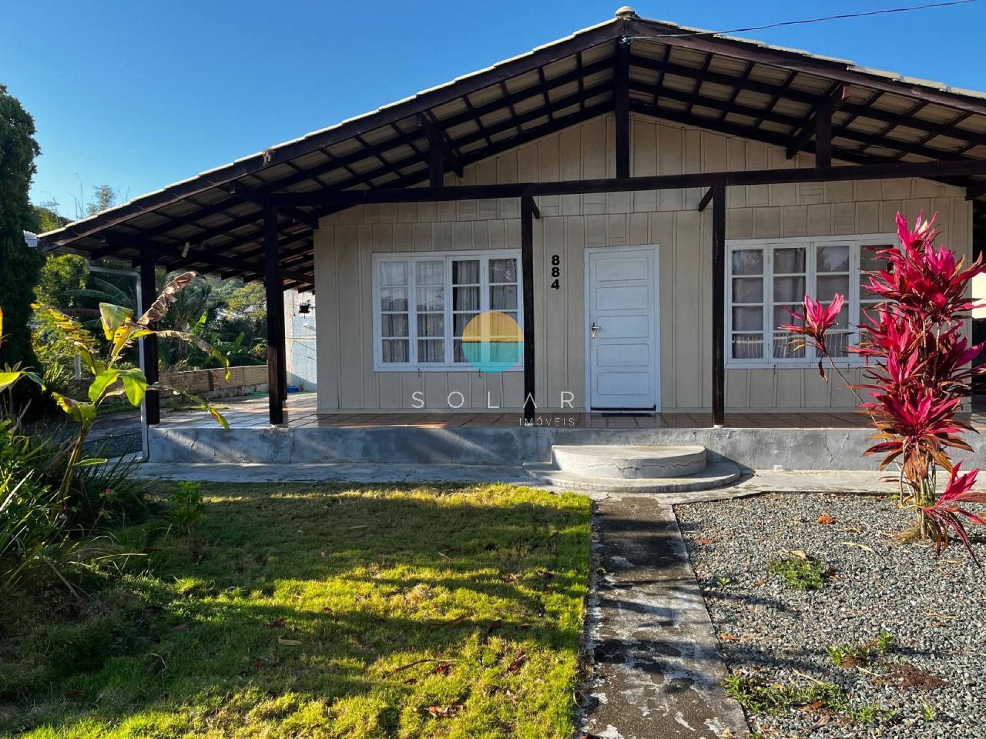 Casa encantadora entre a Praia do Trapiche e a do Cascalho, 150m² de área construída com 3 Dormitórios em Penha / SC. Ref.505