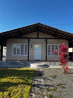 Casa encantadora entre a Praia do Trapiche e a do Cascalho, 150m² de área construída com 3 Dormitórios em Penha / SC. Ref.505